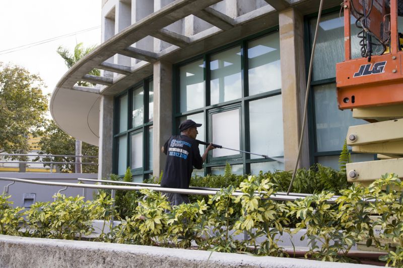 Commercial Building Powerwash
