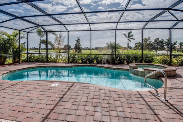 Cost of Pool Enclosure Cleaning in College Station